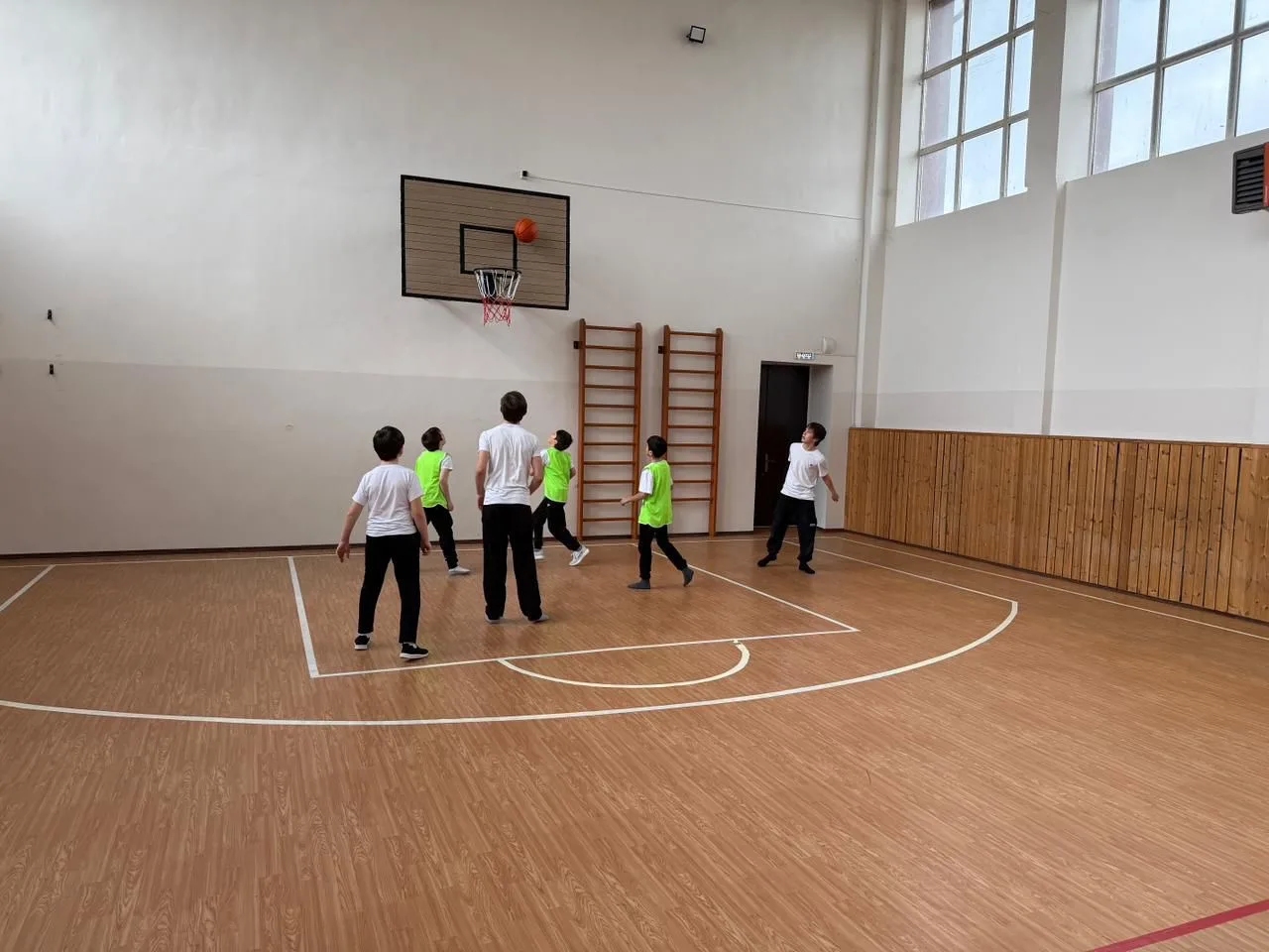 Спорт — это наш ритм! 🏆 Состоялся школьный этап Всероссийских игр ШСК!  В нашей школе прошли по-наст