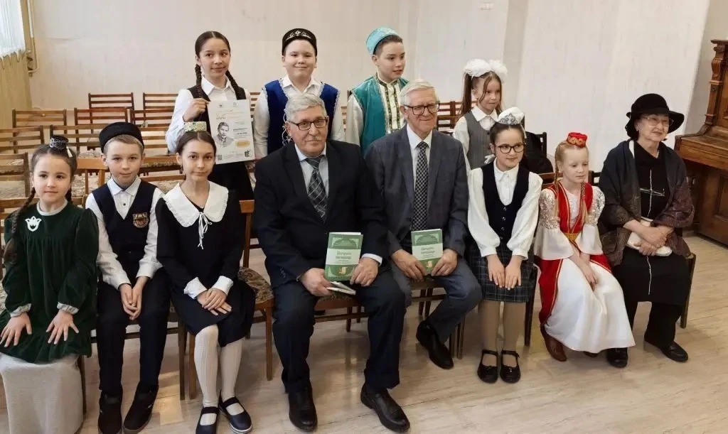 ШИГЪРИЯТ БАКЧАСЫНДА 📚  10 апрельдә Рәхимә Арсланова исемендәге Республикакүләм катнашу хокукы алган 
