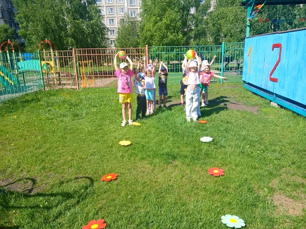 💫В старшей группе 11 прошло спортивное мероприятие💫
Дети с огромным энтузиазмом участвовали во все