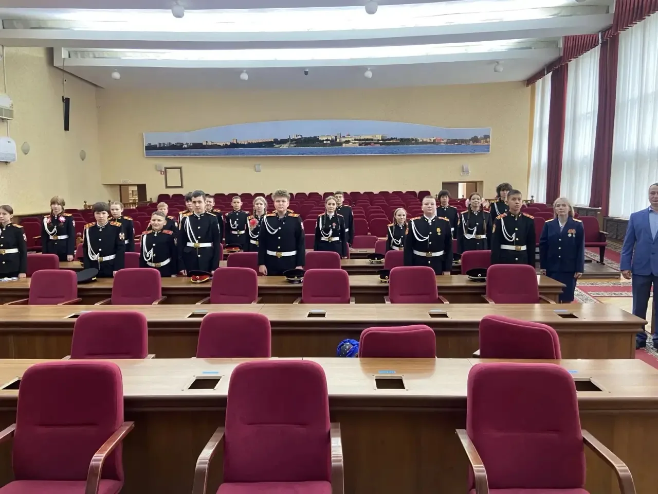 В Администрации Города Ижевска прошла встреча учащихся 8Б класса с Представителем Следс...