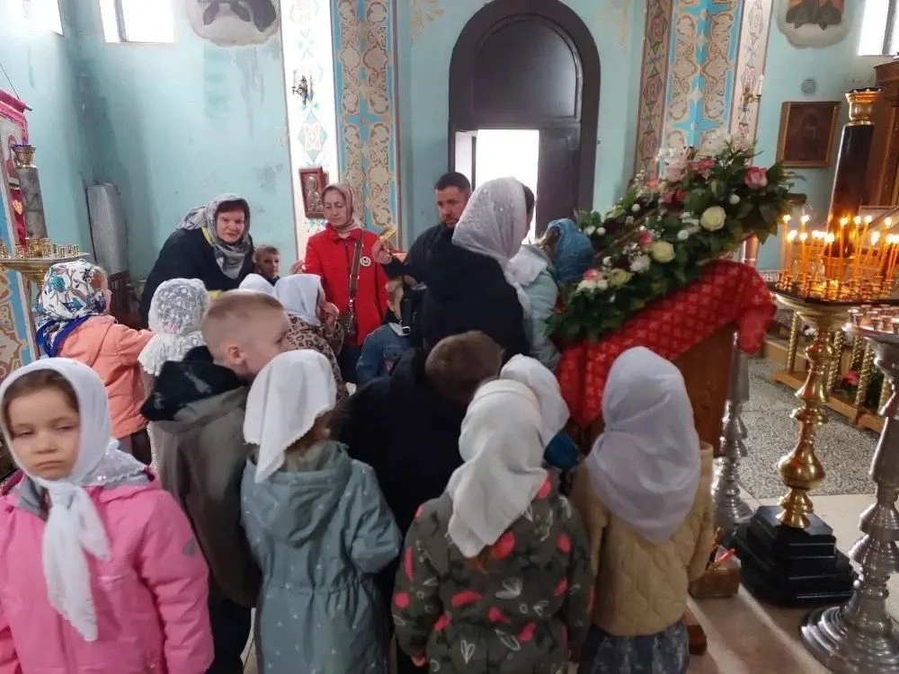 17 апреля дети подготовительной группы посетили экскурсию в Храм святого великомученика...