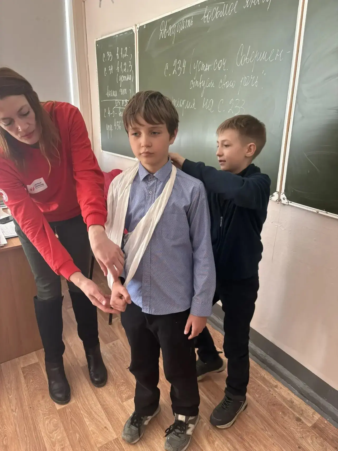 🚑 НЕ ПРОСТО УРОК, А ШКОЛА ЮНЫХ СПАСАТЕЛЕЙ!  Недавно в юнармейском отряде 5 «А» класса прошло крутое 