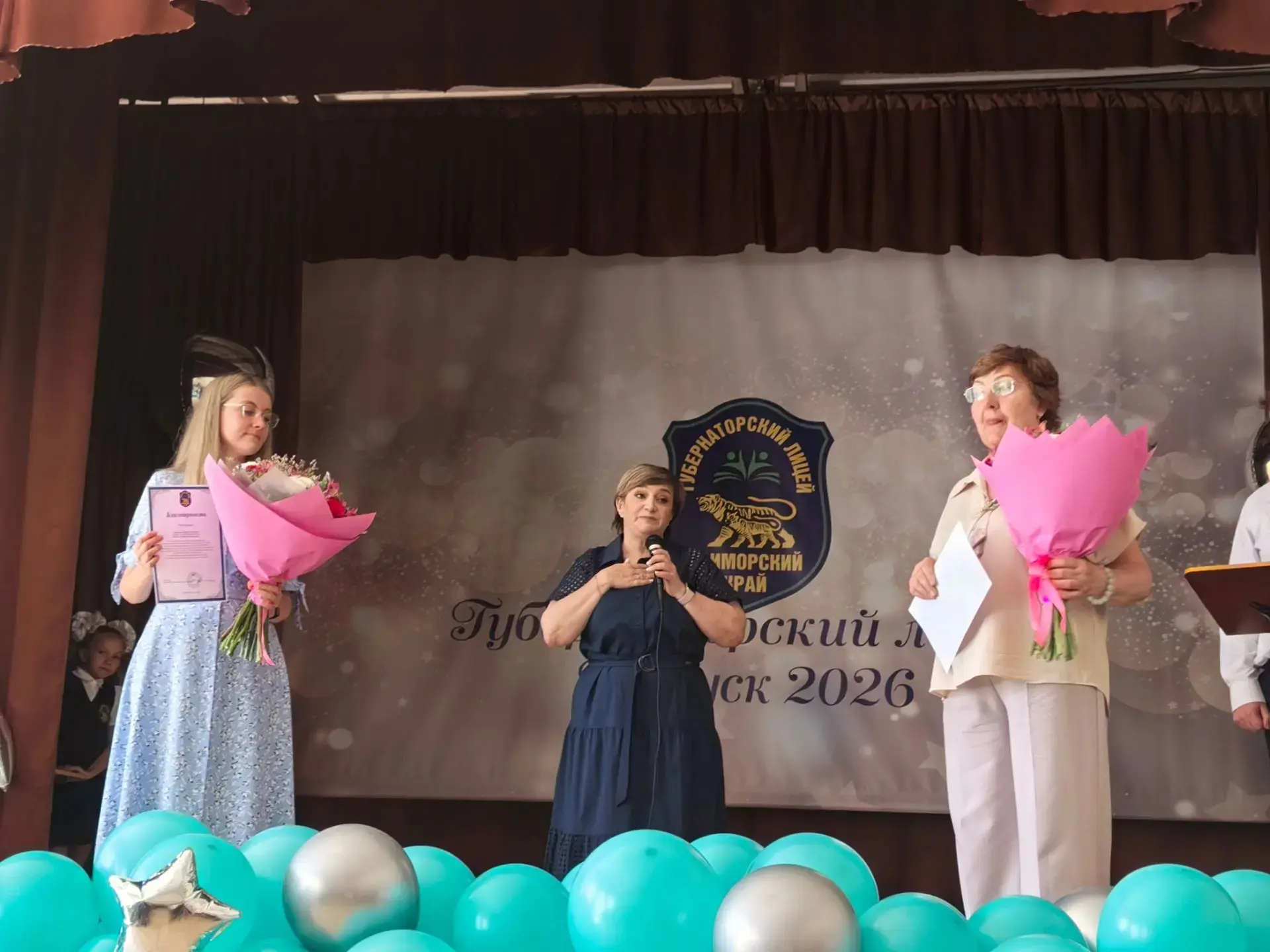 Выпускники, поздравляем! 🎉
Одиннадцать лет школы — позади, а впереди — весь мир! Сегодня 46 выпускн