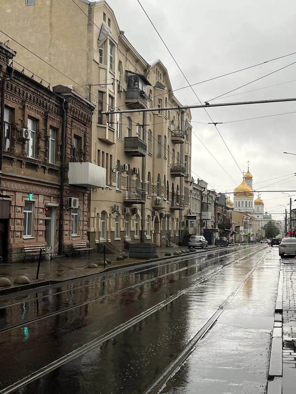 Чарующие кадры дождливого Ростова. Особенно атмосферно на улице Станиславского. 📷 Екат...
