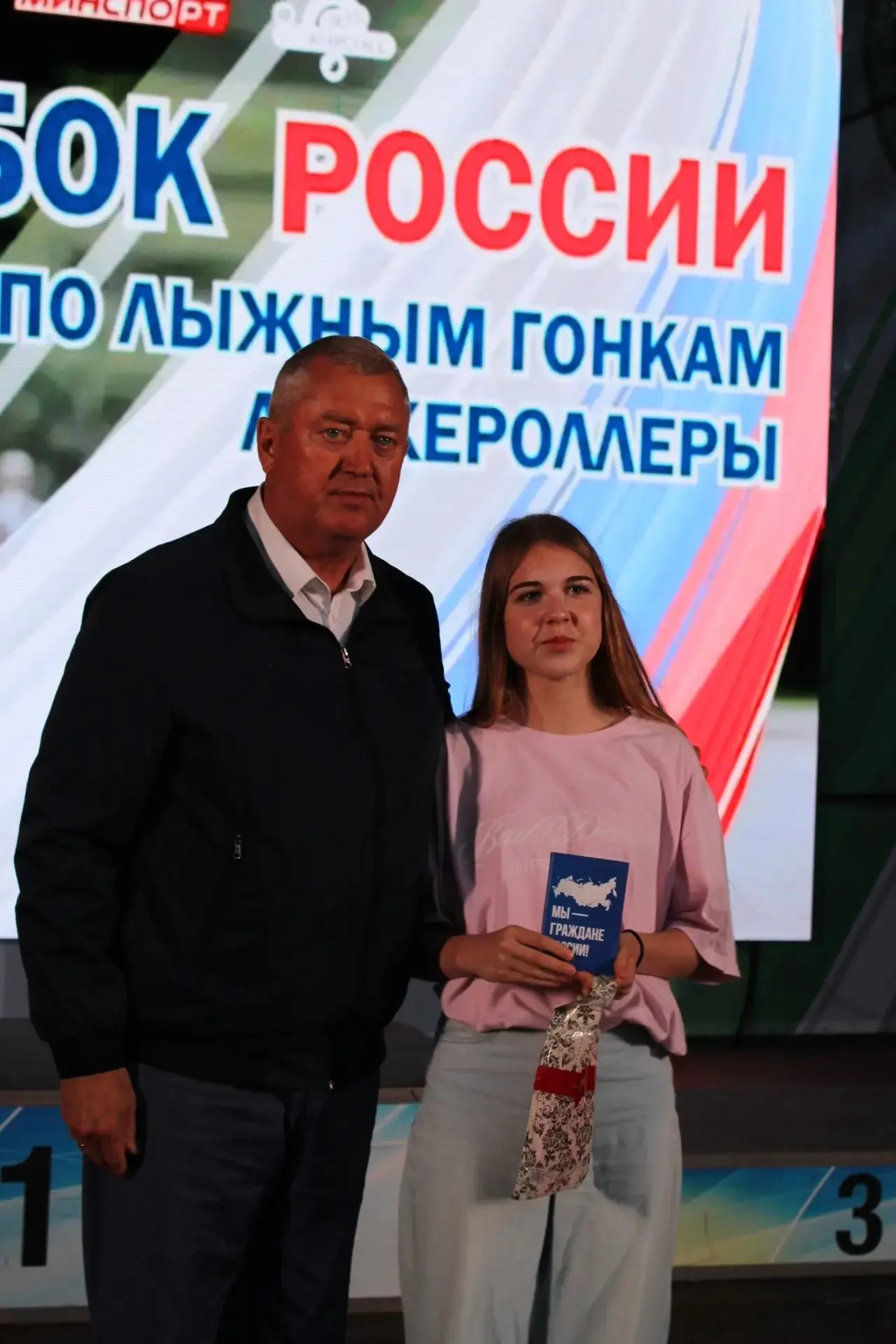 В Заинске в День России 21 подросток получил паспорта в торжественной обстановке. Церем...