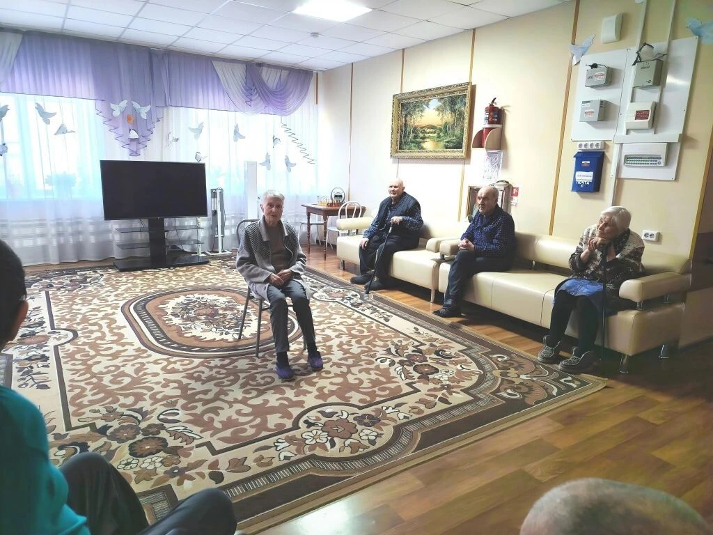 Свет души: Надежда Аркадьевна Зайнуллина поделилась творчеством в Локтевском доме-интер...