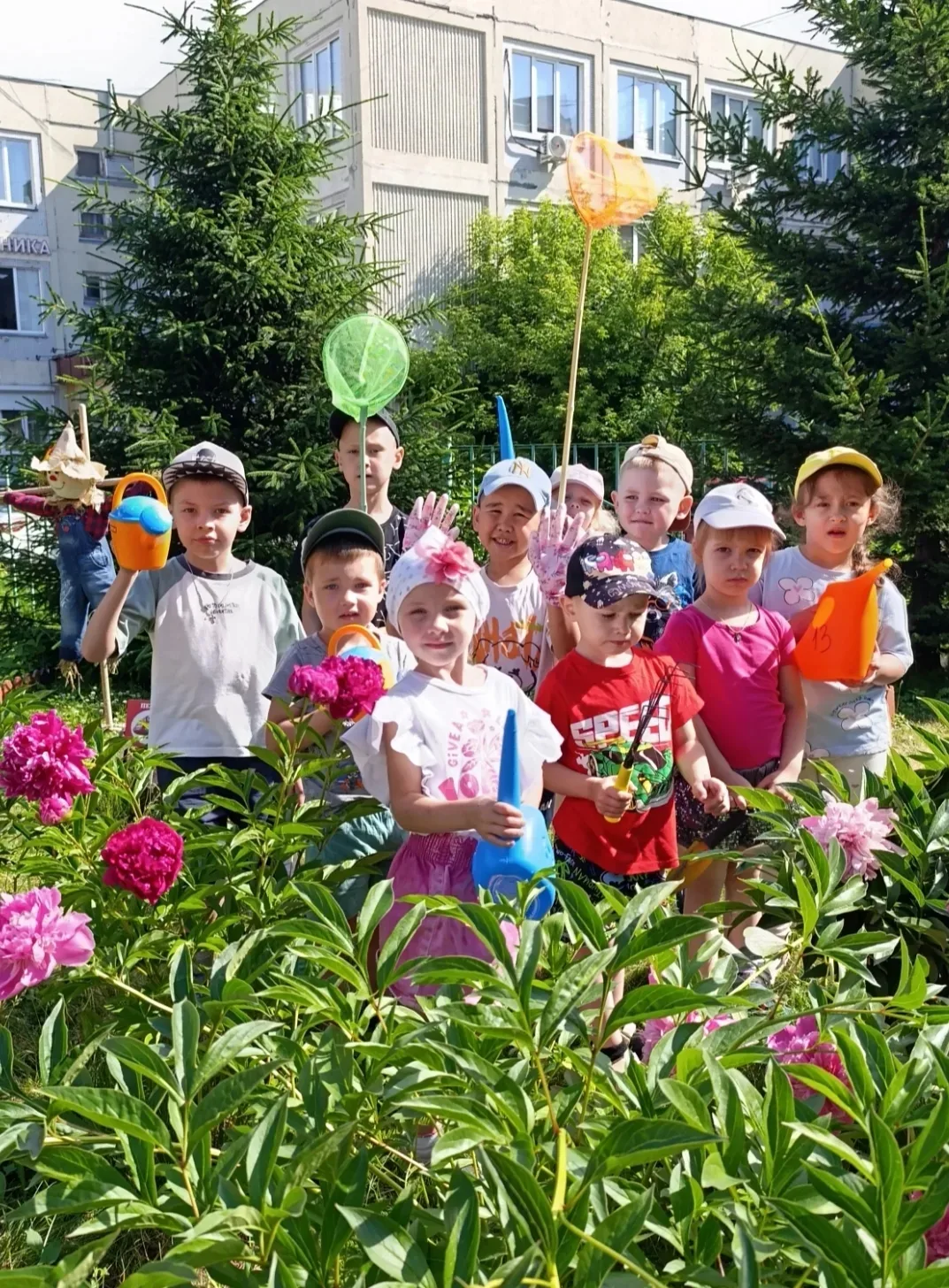 Сегодня в нашем детском саду прошла увлекательная мини-экскурсия 
«Знакомство с огородом»! 🌱
Ребята