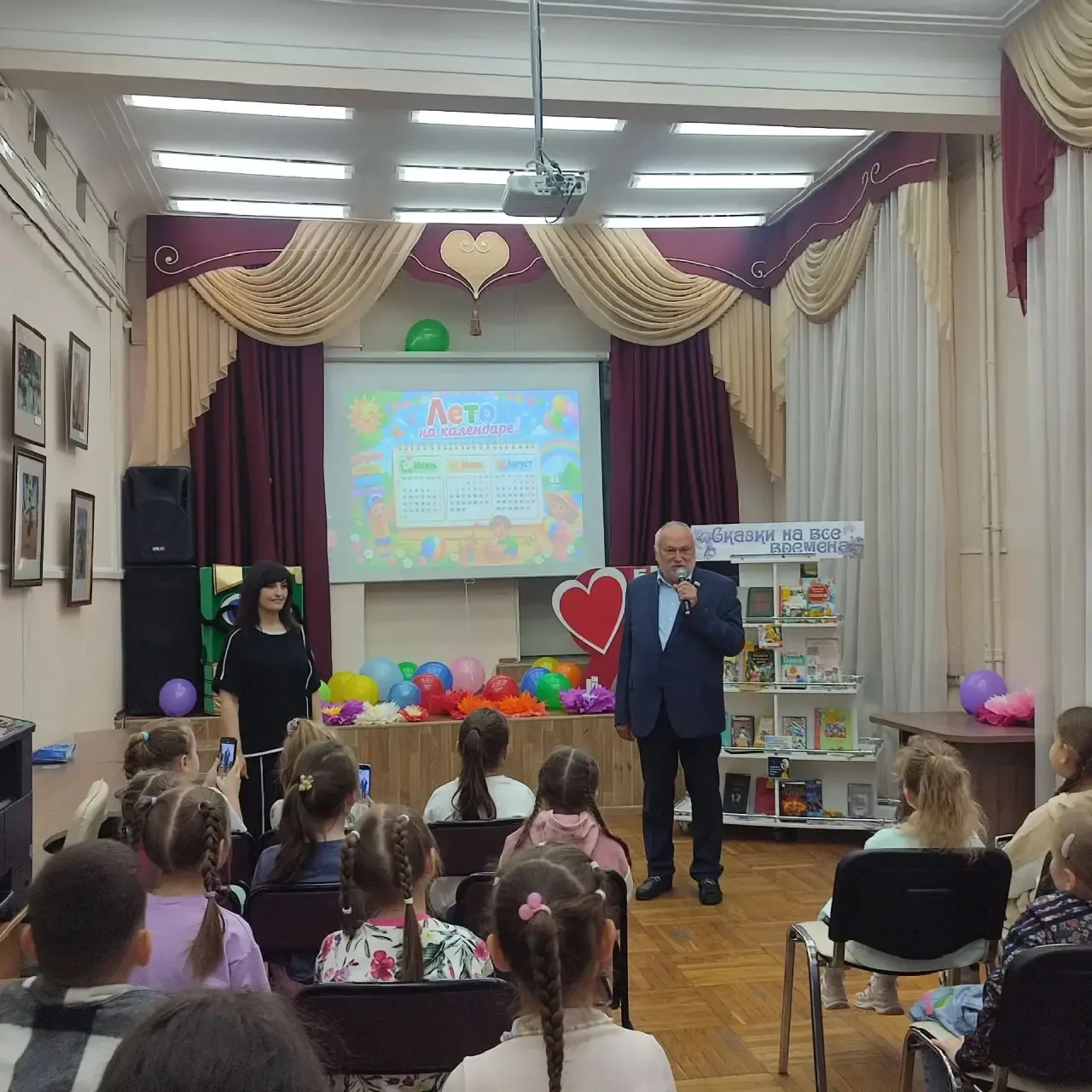 Ура, каникулы! Мороженое, танцы и книжные тайны в библиотеке Некрасова! 🍦🎈📚