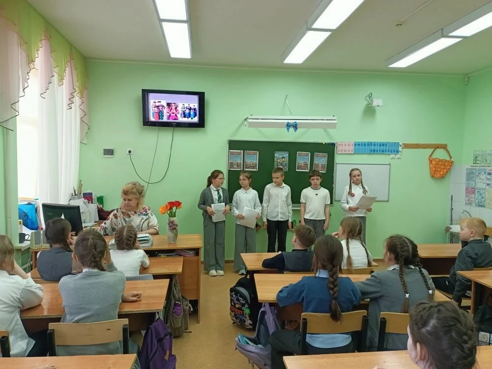В рамках тематической недели, приуроченной к Году народного единства в России, учащиеся 4 "А" класса
