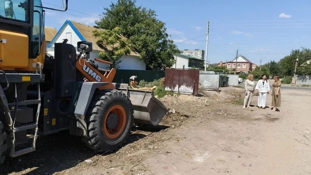 На улице Безжонова комплексно решают вопрос с несанкционированными свалками