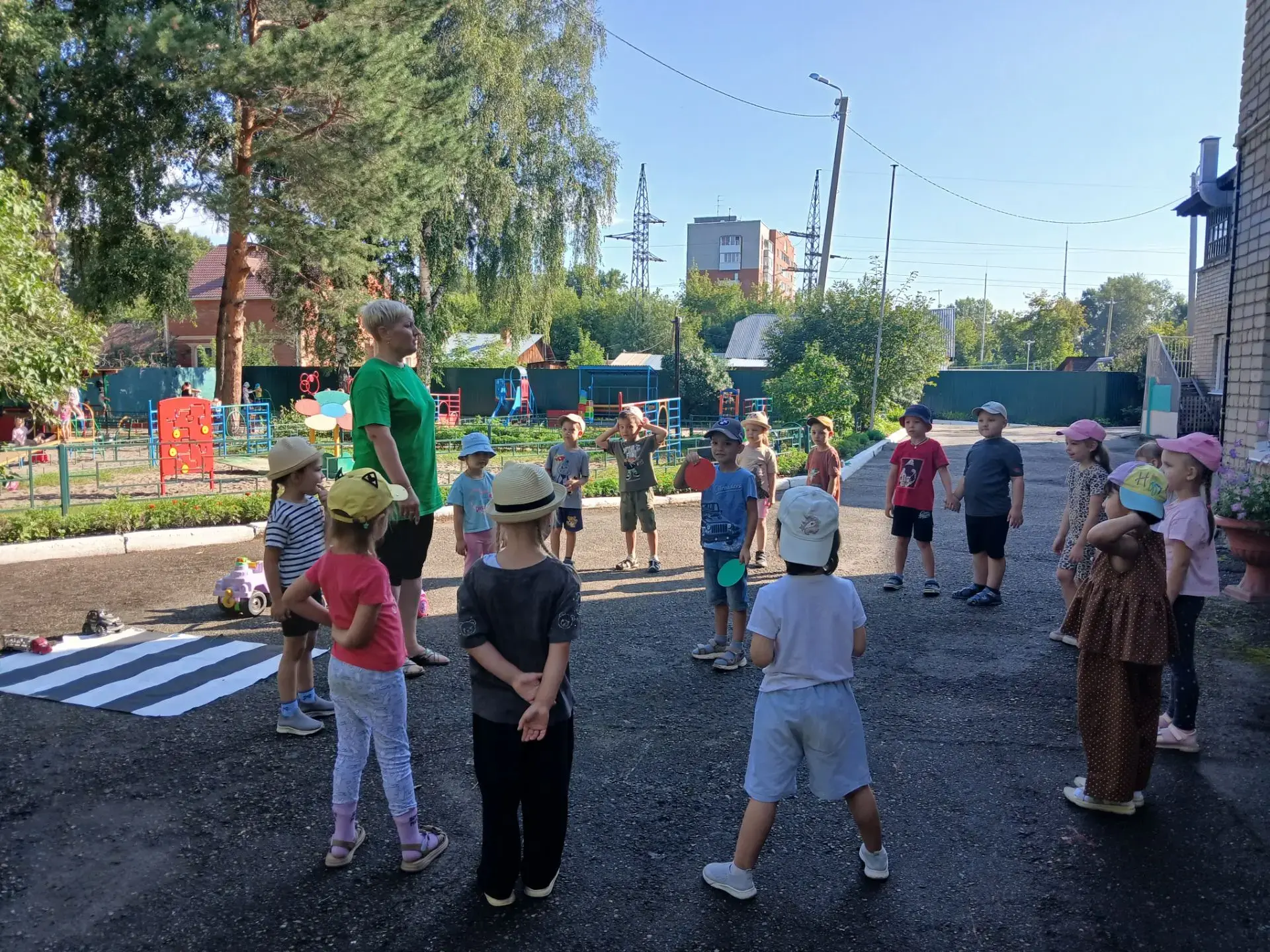 Нам на улице не страшно,