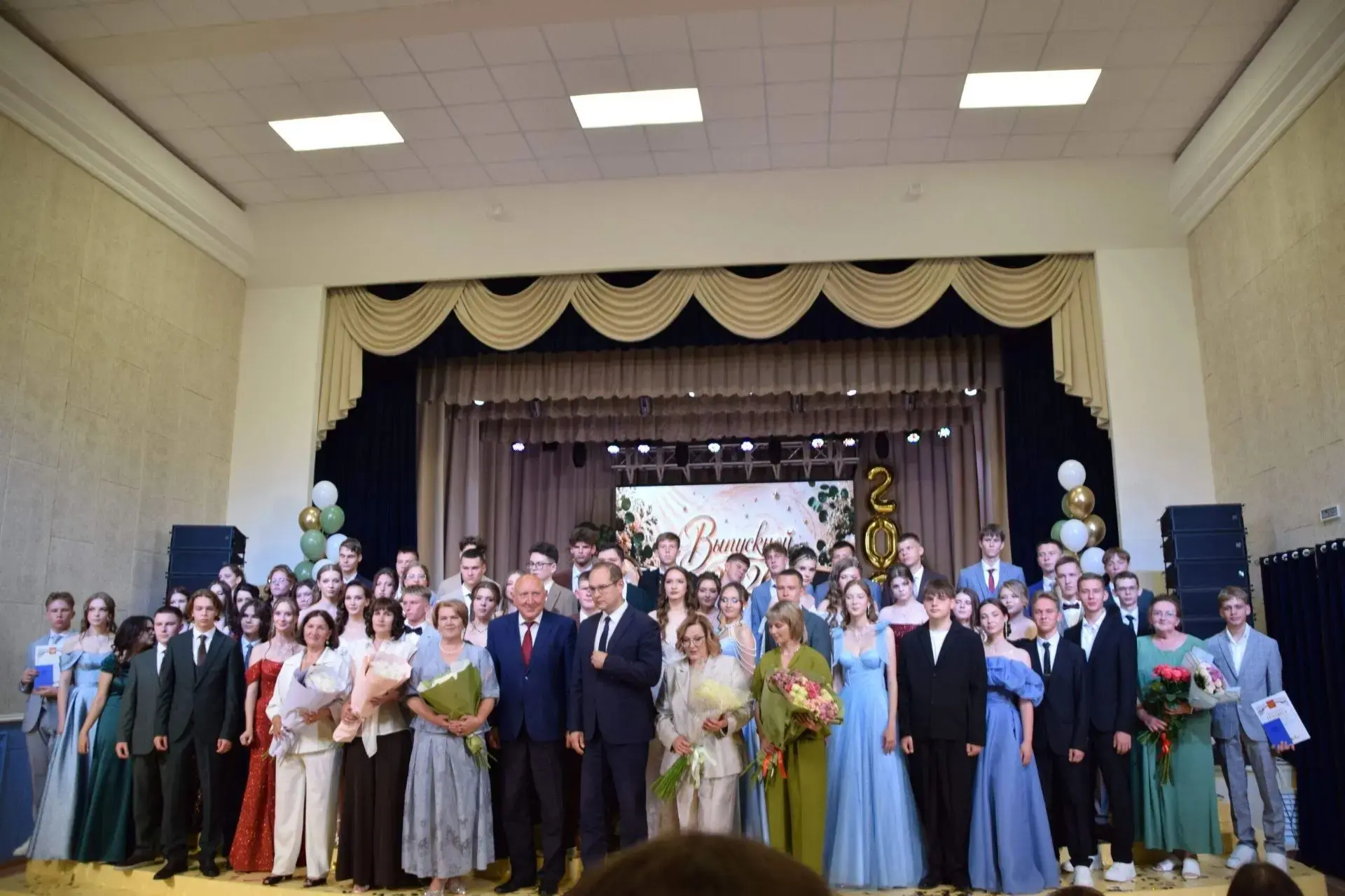 27 июня  состоялся выпускной вечер для  старшеклассников школы. Ребята  преодолели первое жизненное 