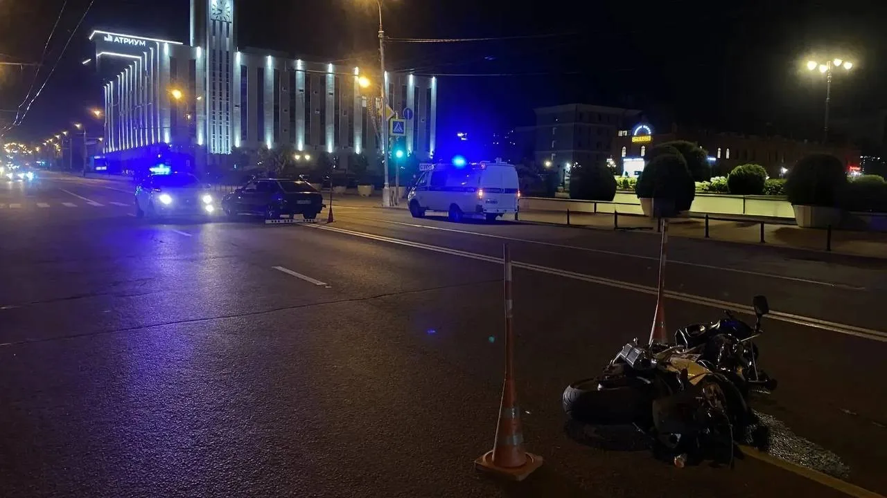 ❗️В Пензе на улице Кирова произошло смертельное ДТП  Сегодня в 20:45 столкнулись водитель мотоцикла 