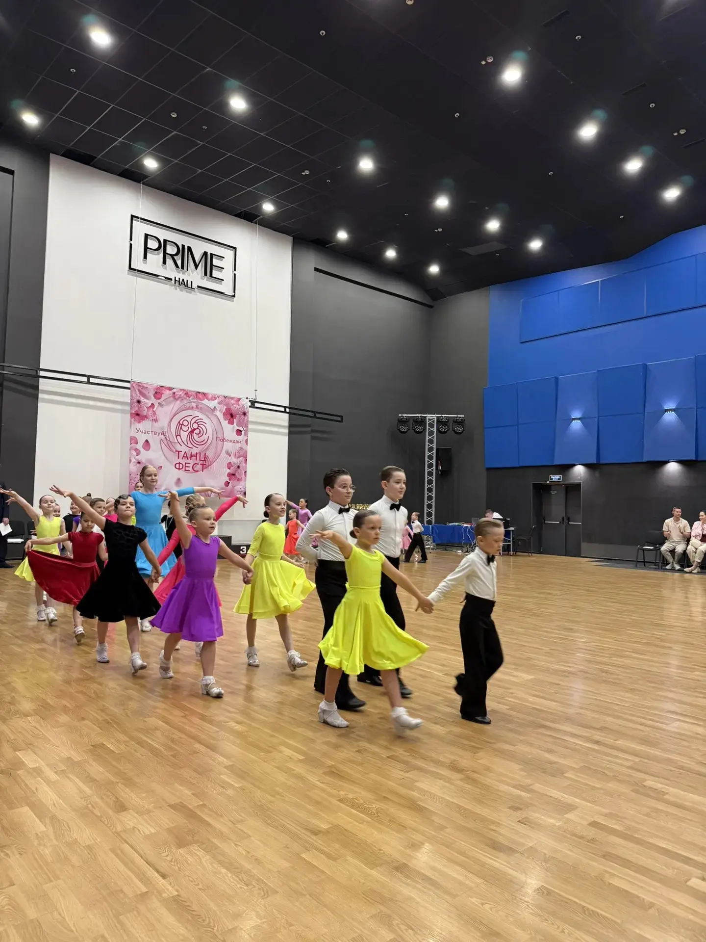 Школа в лицах 
В Москве состоялся чемпионат по танцевальному искусству "Танцфест".

В упорной борьбе