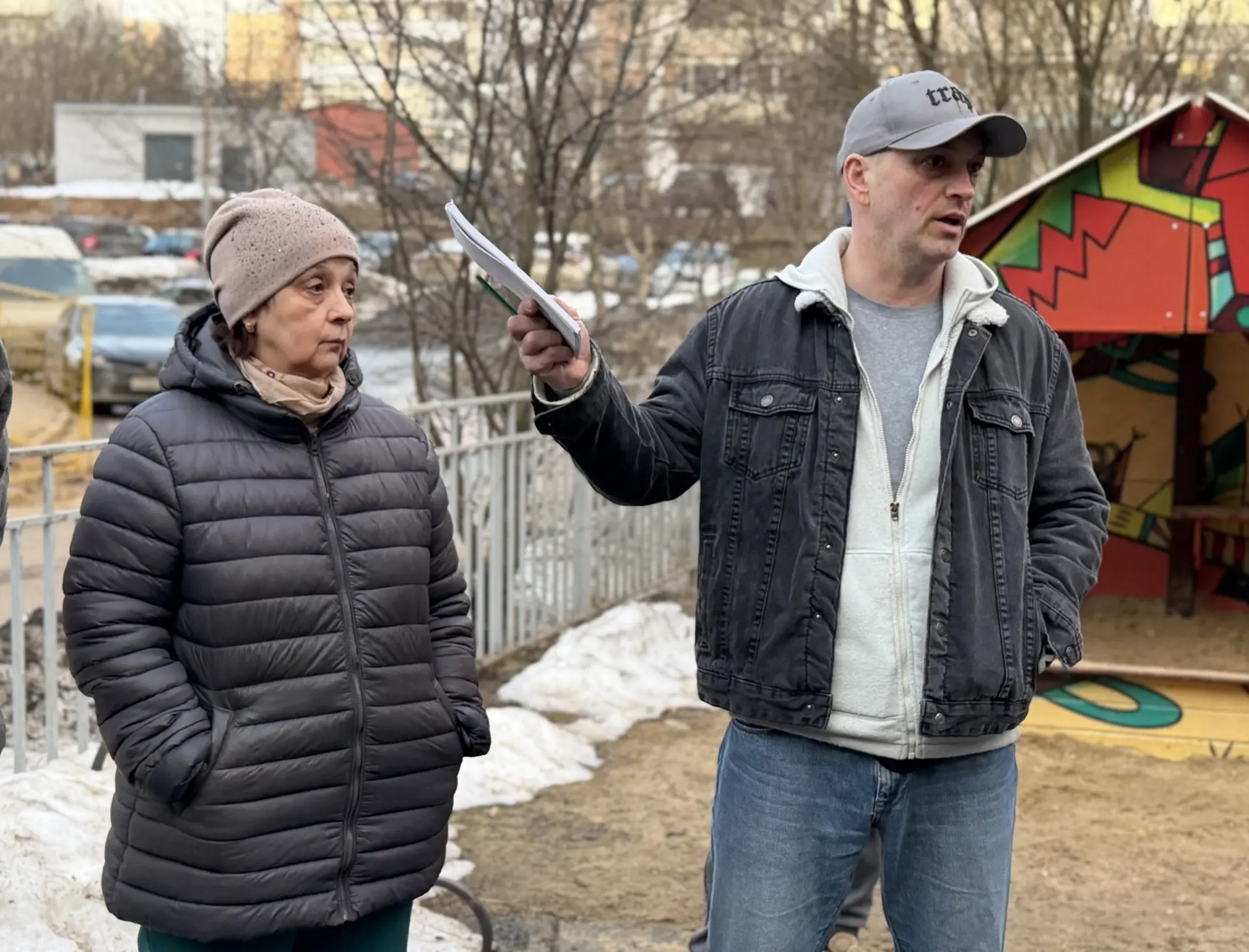 ✅Алексей Зотов провел обход в микрорайоне «В»    Глава управы района Троицк, совместно с жителями, с