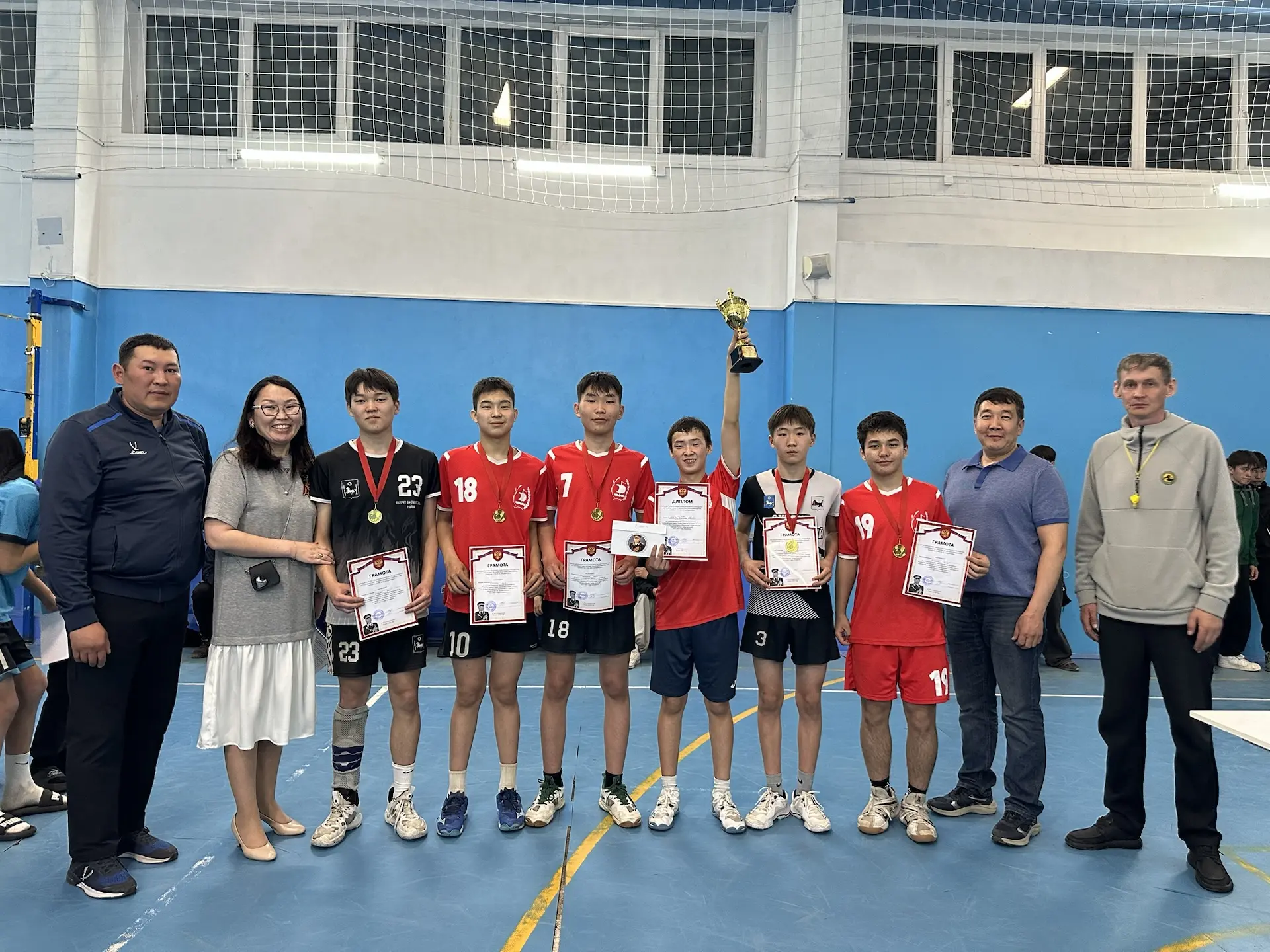 🏐 Память героя объединяет поколения: в Усть-Ордынской школе №2 прошел турнир по волейболу имени И.В.