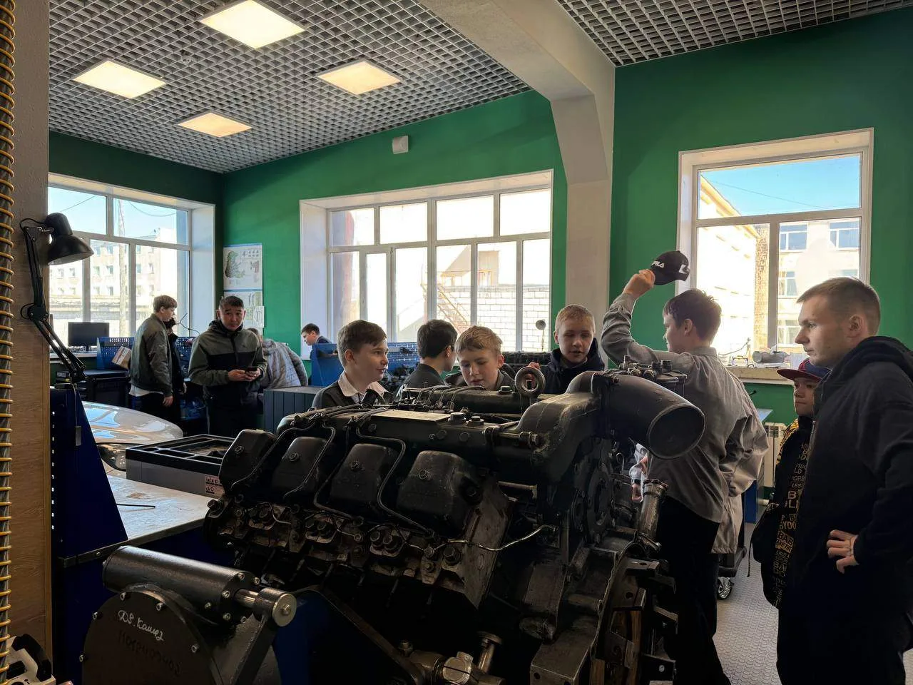 🚗 В Магаданском политехническом техникуме стартовали мастер-классы для школьников