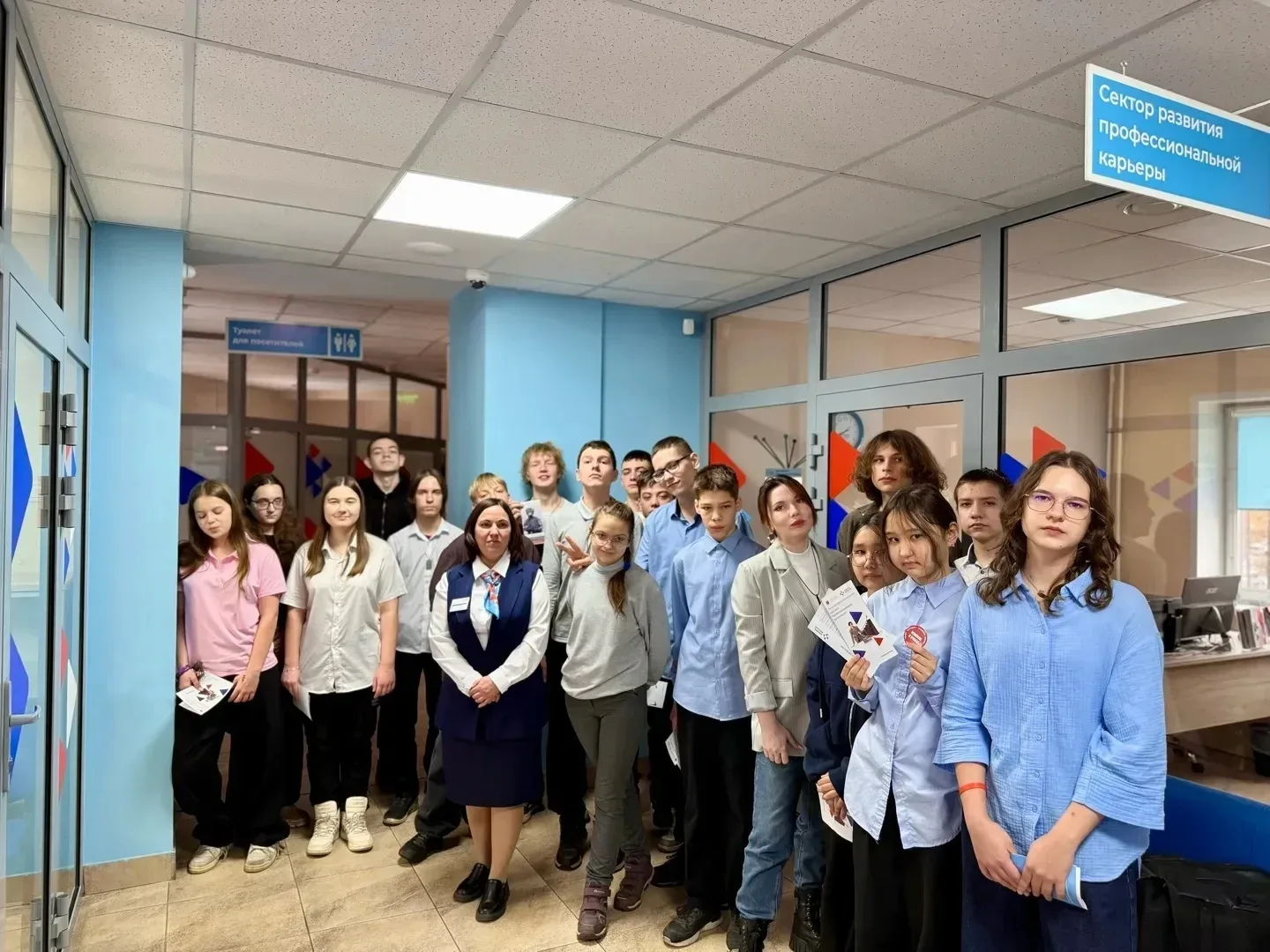 Более пяти тысяч молодых кузбассовцев получили поддержку в Кадровом центре региона в 2026 году

5629