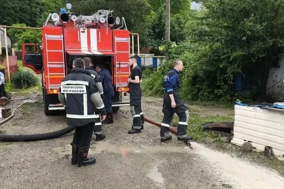 Мощные ливни ударили по курортам Краснодарского края   Сильные залповые дожди подтопили сразу нескол
