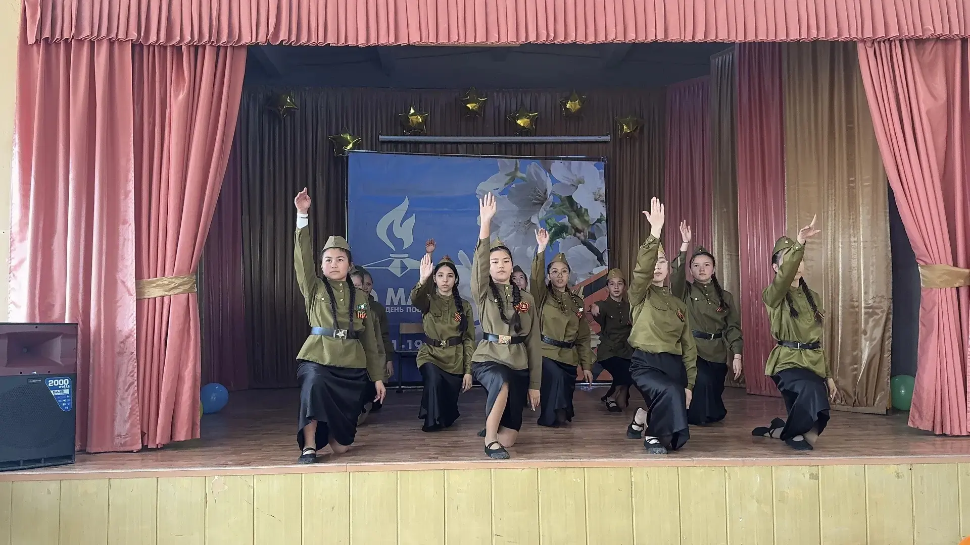 🇷🇺 Никто не забыт, ничто не забыто: в школе прошел фестиваль военной песни  В предпраздничные дни па