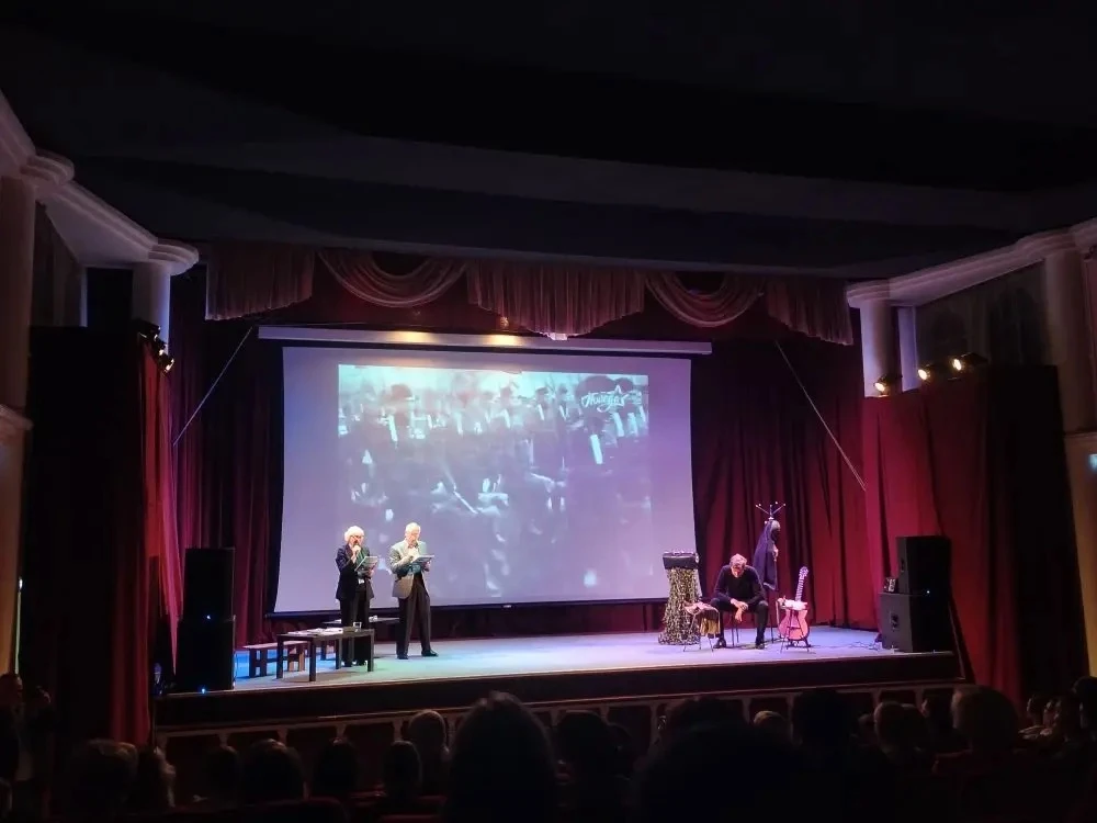 Фильм о подвигах собак во время ВОВ. "Хроники служебных собак"  Ученики  7 "З" класса  сходили на сп