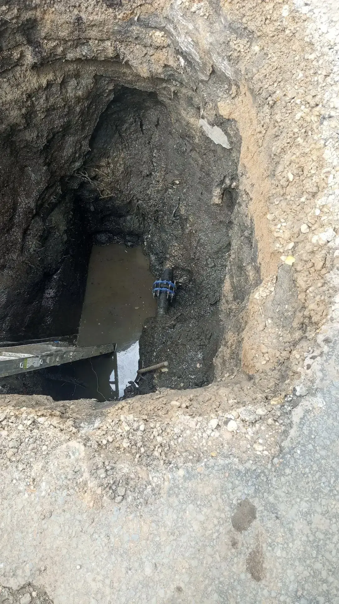 Устранили протечку водопровода в г.Дмитров, ул. Профессиональная.

⚡️Специалистами аварийно-восстано