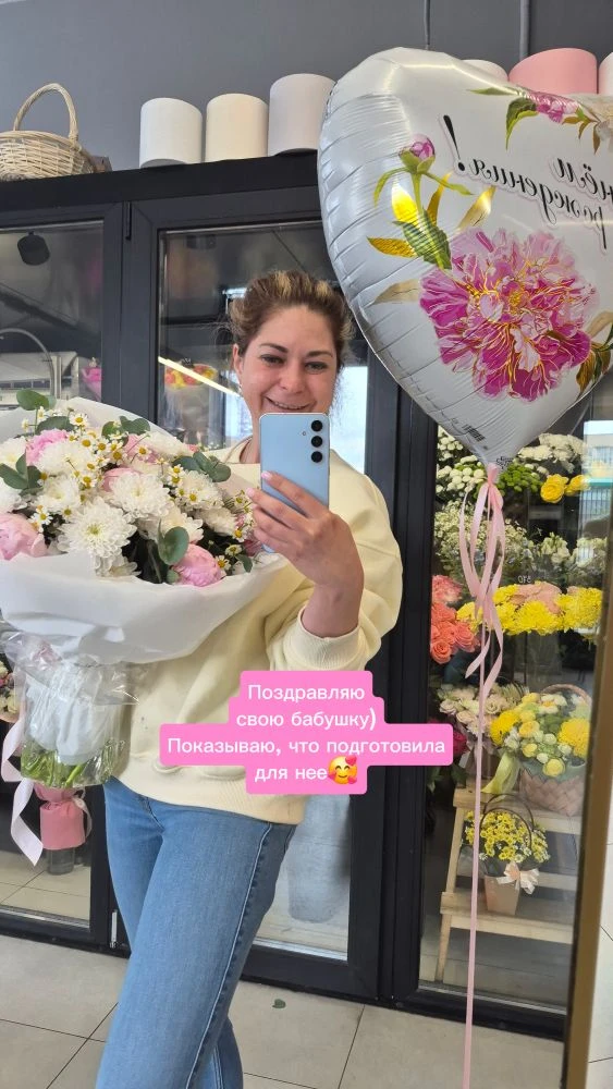 Сегодня показываю очень личное поздравление 🤍

Каждый год я стараюсь придумать для бабушки что-то о
