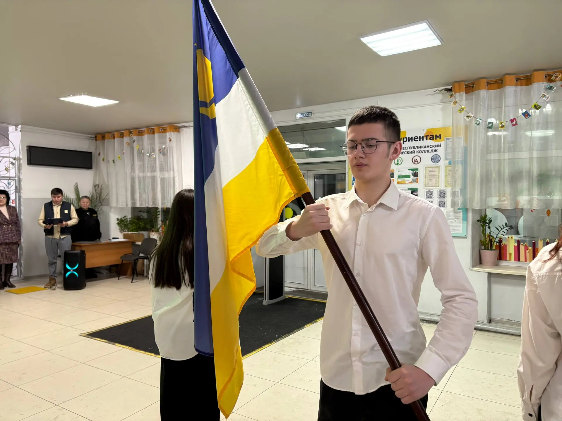 Новый учебный семестр стартовал с традиционной церемонии поднятия Государственных флагов. Этот торже