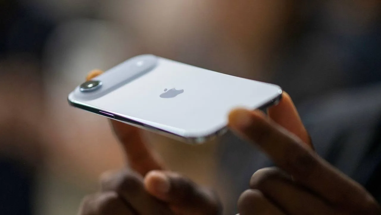 🔥 Слухи: iPhone 20 получит новый дизайн и улучшенное охлаждение