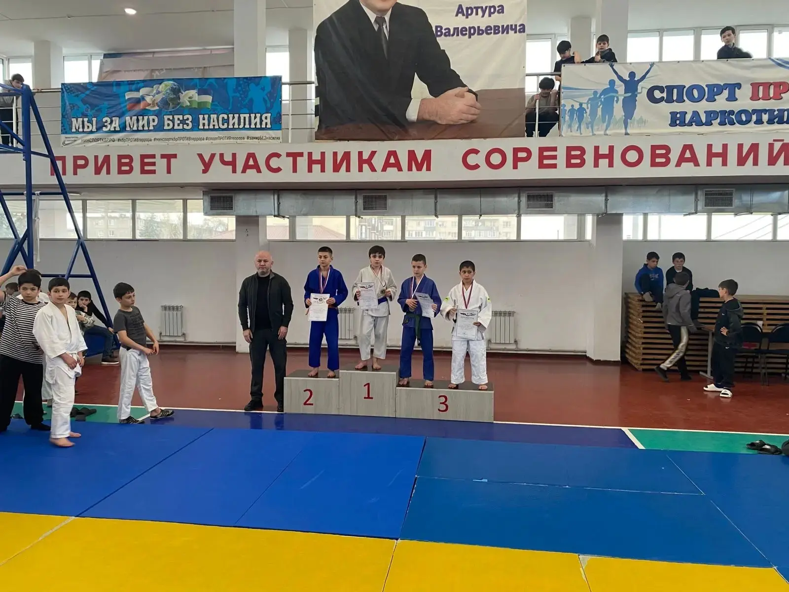Наш ученик Кишев Замир  занял 1 МЕСТО на Межрегиональном турнире по дзюдо! 🏆  Это была серьёзная кон