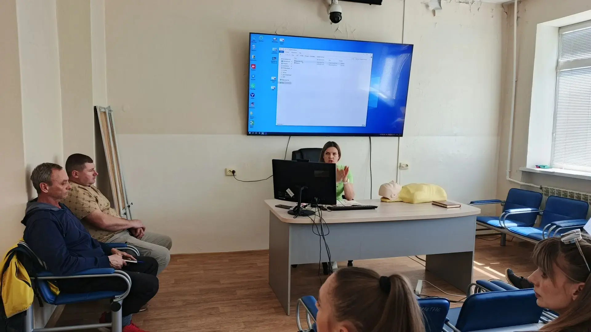 Педагоги Хасанского округа обучались навыкам оказания первой помощи  Занятие для них проводили специ