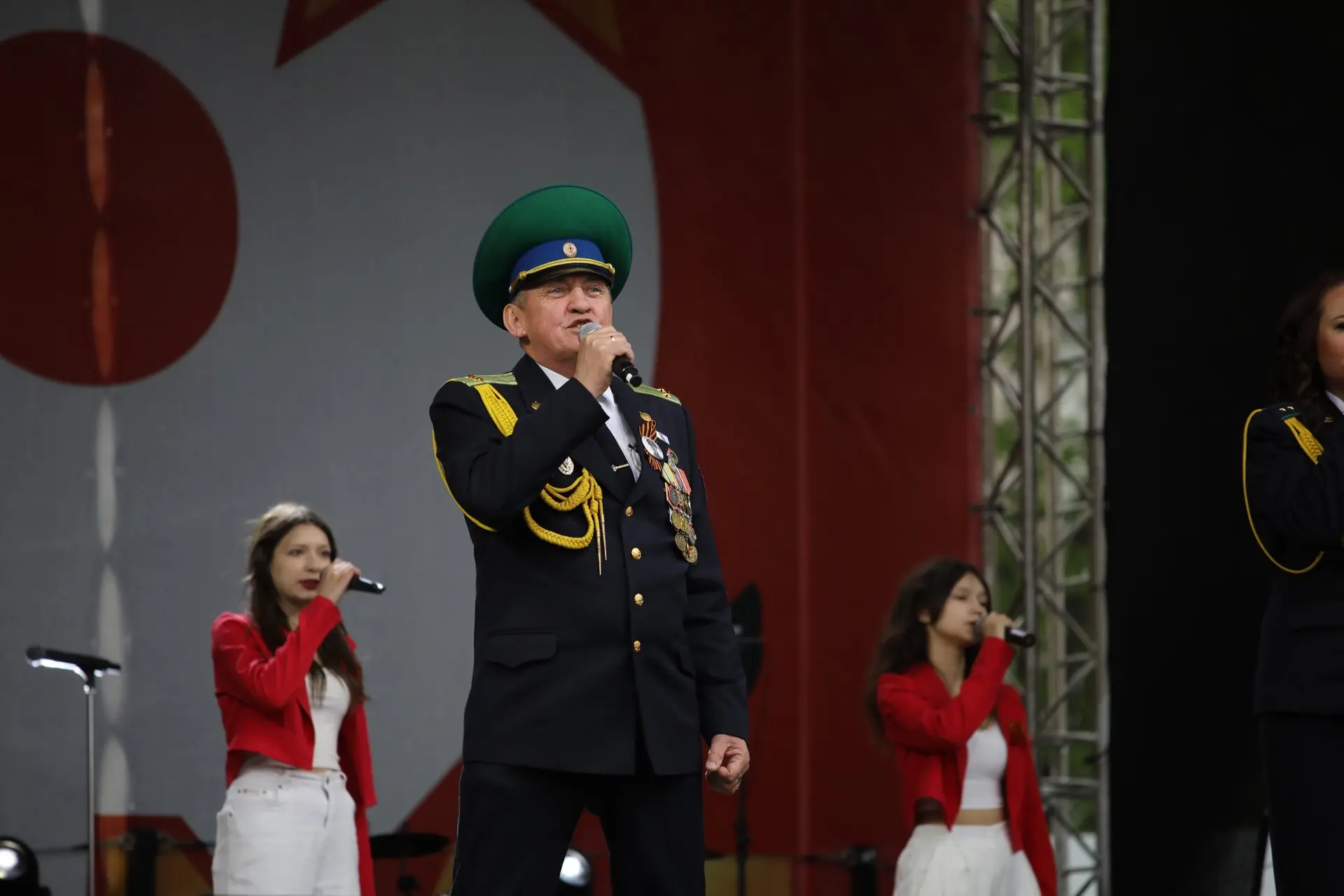 Отличным продолжением праздничного концерта стало выступление участника специальной военной операции