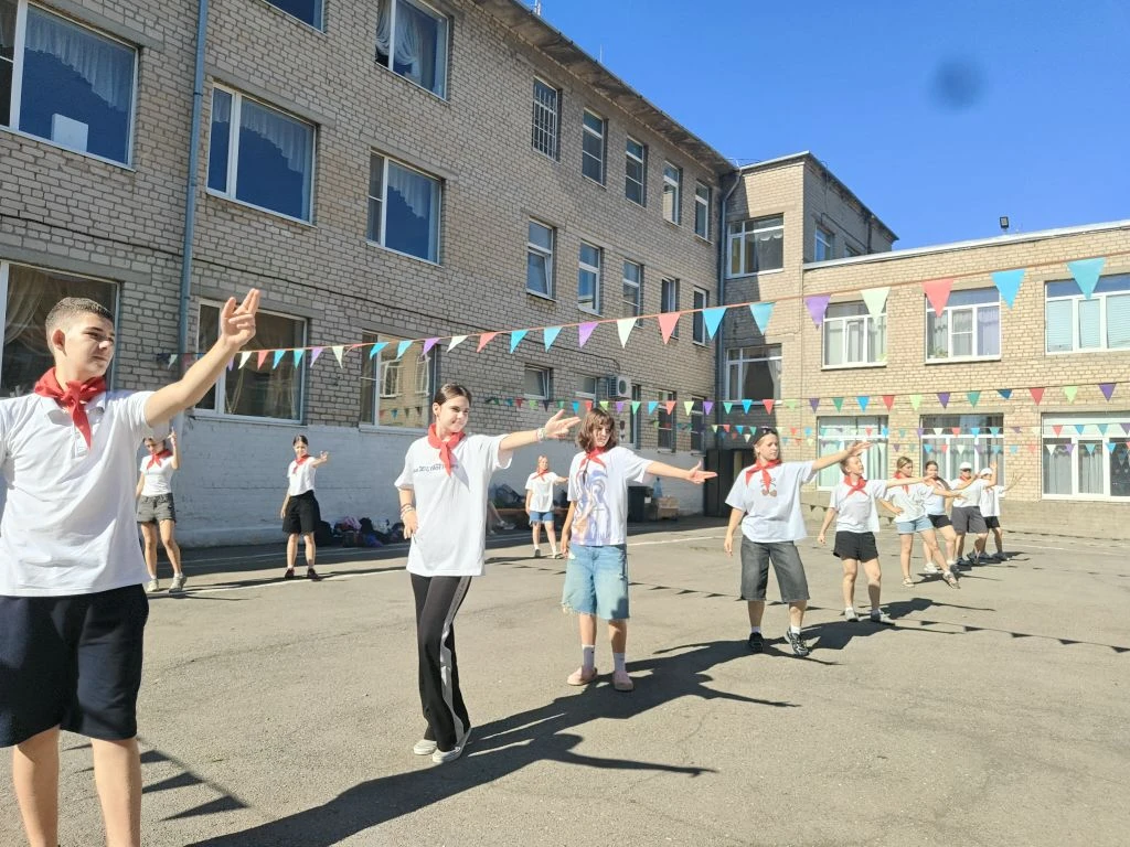 Сегодня в «Солнечной стране» случился самый настоящий кинобум! 🎬☀️

После бодрой зарядки и вкусного