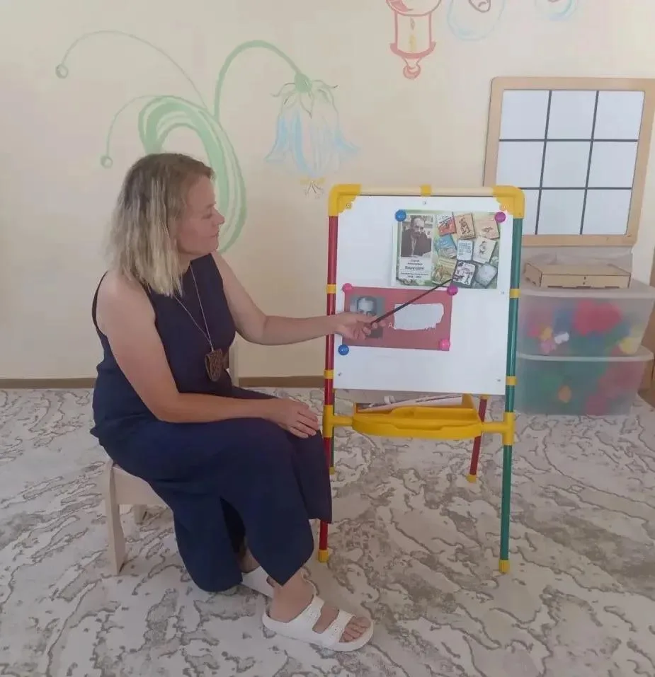 ✨В группах №5«Светлячок» и №7«Пчёлка» сегодня царила особая атмосфера — мы отмечали 100-летие со дня