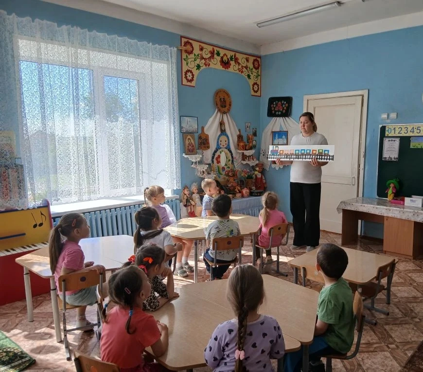 🚂 27 мая в группе "Звёздочки" провели занятие по правилам безопасного поведения на жел...
