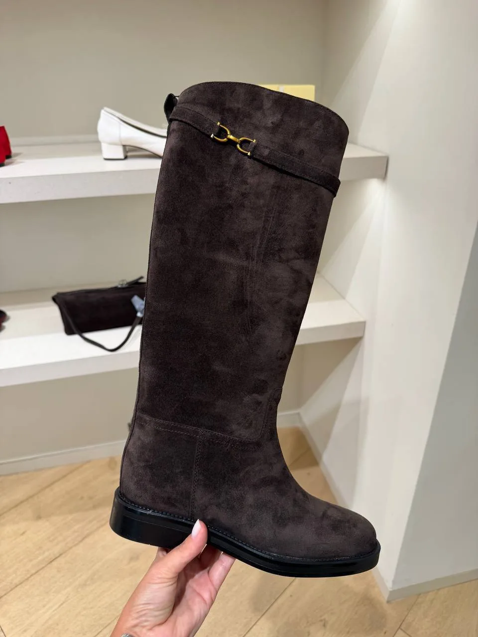 И конечно легендарные сапоги из натуральной кожи Massimo Dutti 💔🍂