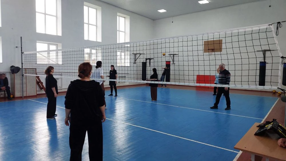 🏐В канун праздника Победы на спортивной площадке МКОУ "Шаласинская СОШ" встретились сб...
