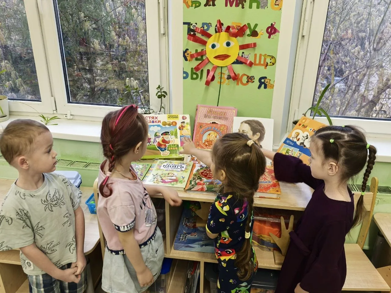 📚 Книжкина неделя в 10 группе: путешествие в мир сказок!  📖 Вот и подошла к концу долгожданная Книжк