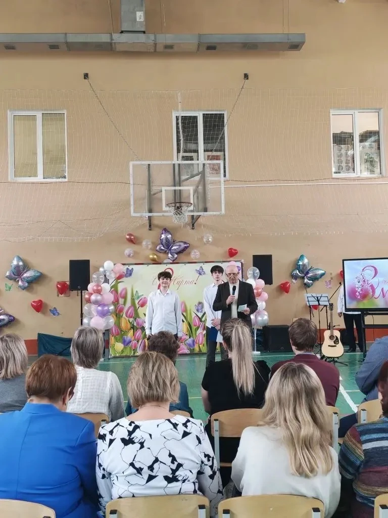 🎉✨ Праздники мужества и нежности: как мы отметили 23 Февраля и 8 Марта в нашей школе! ✨💖  В самом на