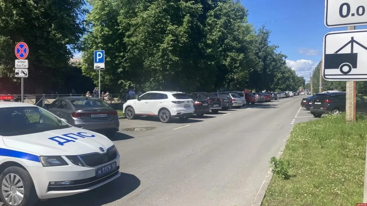 ⚠️В Пскове перекрыли улицу Петровскую из-за сообщения о минировании судов