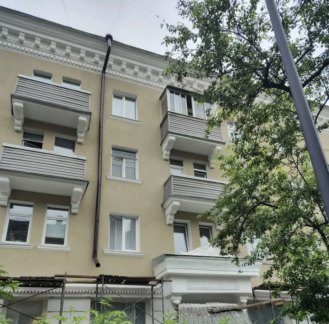 🏢 Как «мокрый фасад» преображает наши дома?

Сейчас время активного ремонта фасадов. Это один из са