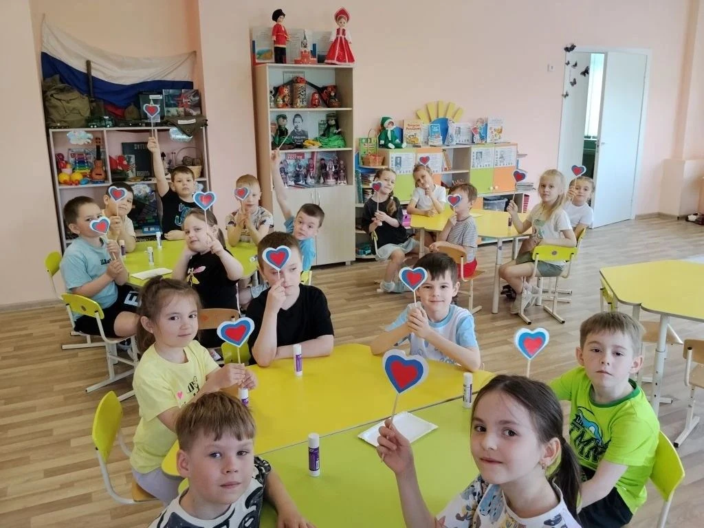 2026 год в России объявлен Годом единства народов. В этот период особенно актуально создание сувенир