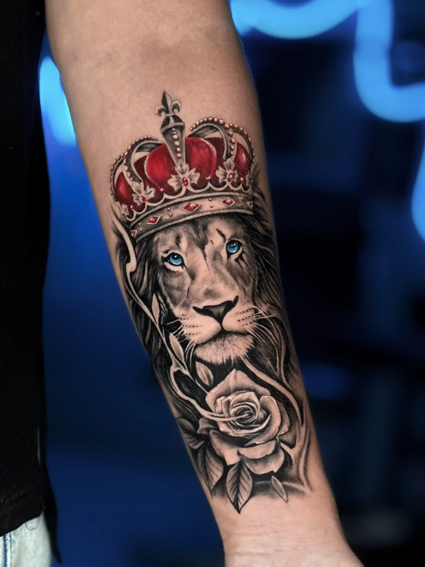 Первая татуировка — сразу с размахом 🦁