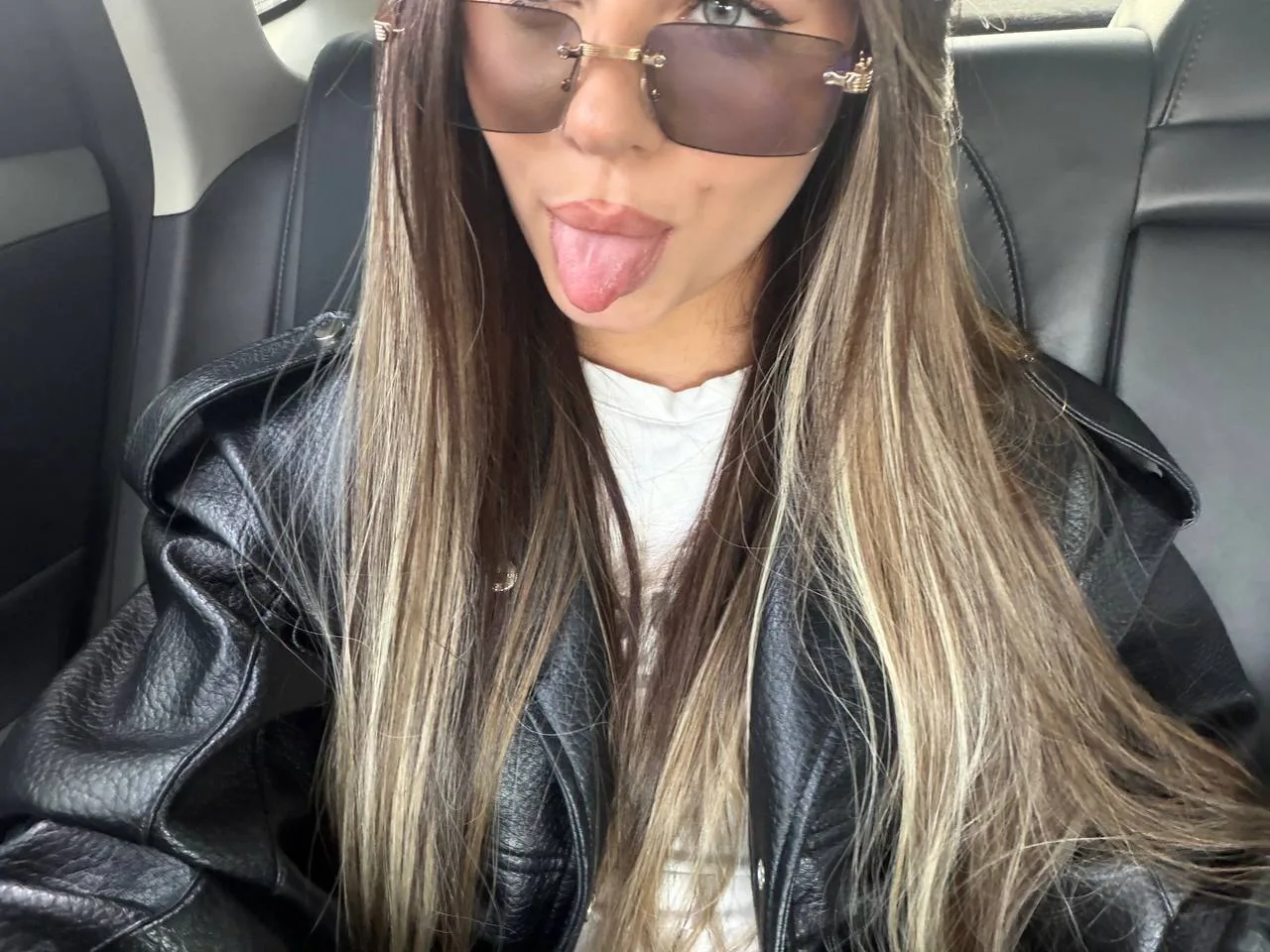 👅