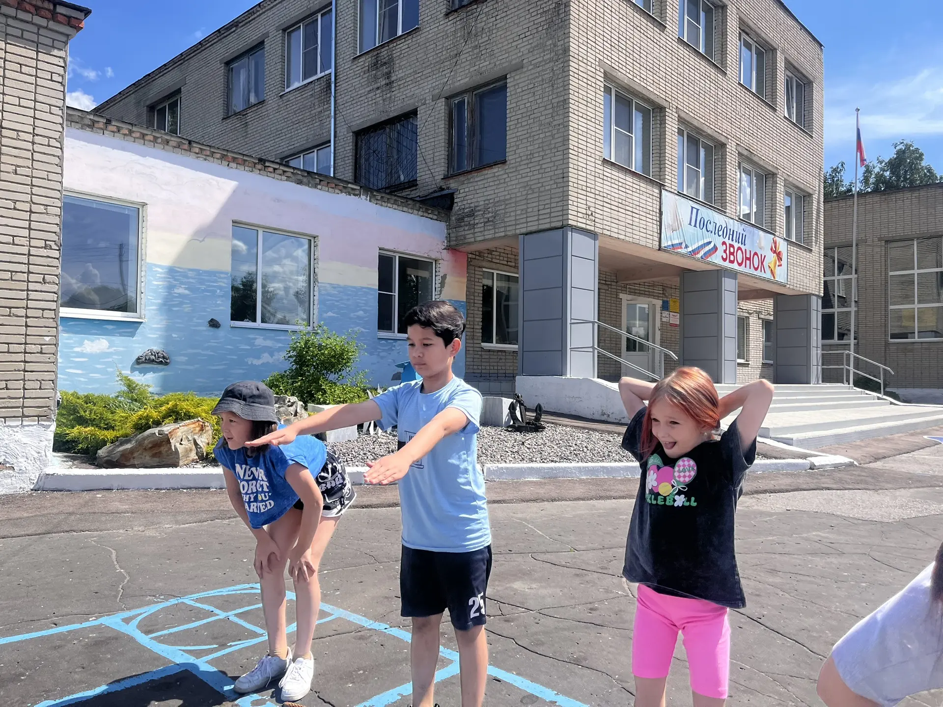 В пришкольном лагере прошёл день дружбы

Третий день работы пришкольного лагеря был посвящён знакомс