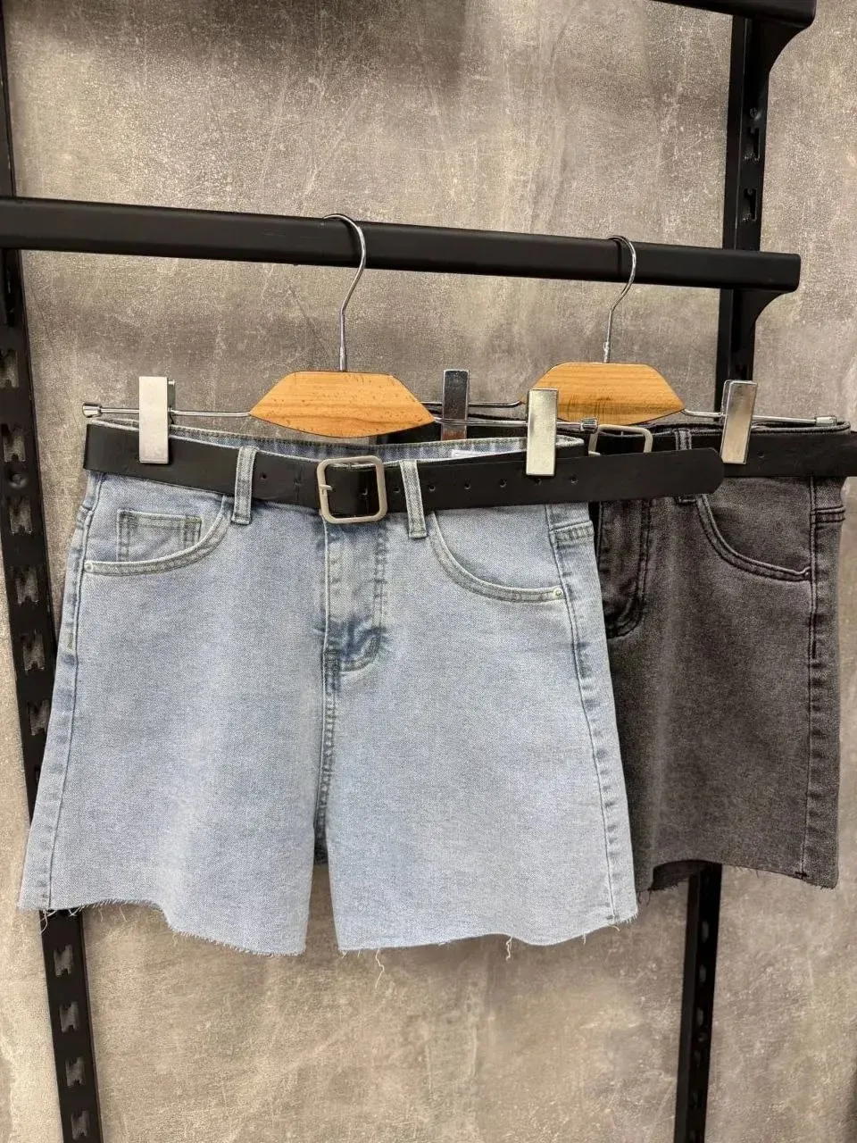 Джинсовые шорты 
В нежно-голубом цвете 
Размеры 164-180 см 
🛍️ 2.100₽