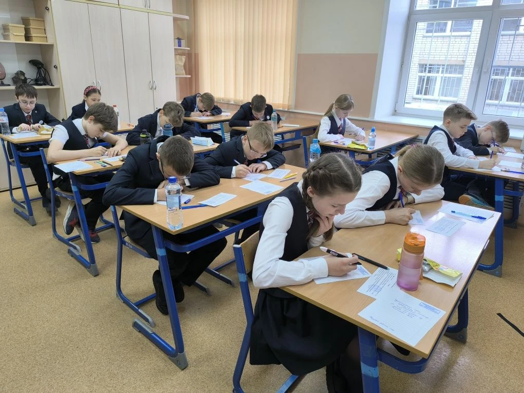 📝Сегодня в нашем лицее — День сочинения. Ученики 5–8 и 10 классов пишут творческие раб...