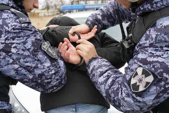 🚓 Жителя Ханты-Мансийска задержали за дебош в гостинице Ульяновска