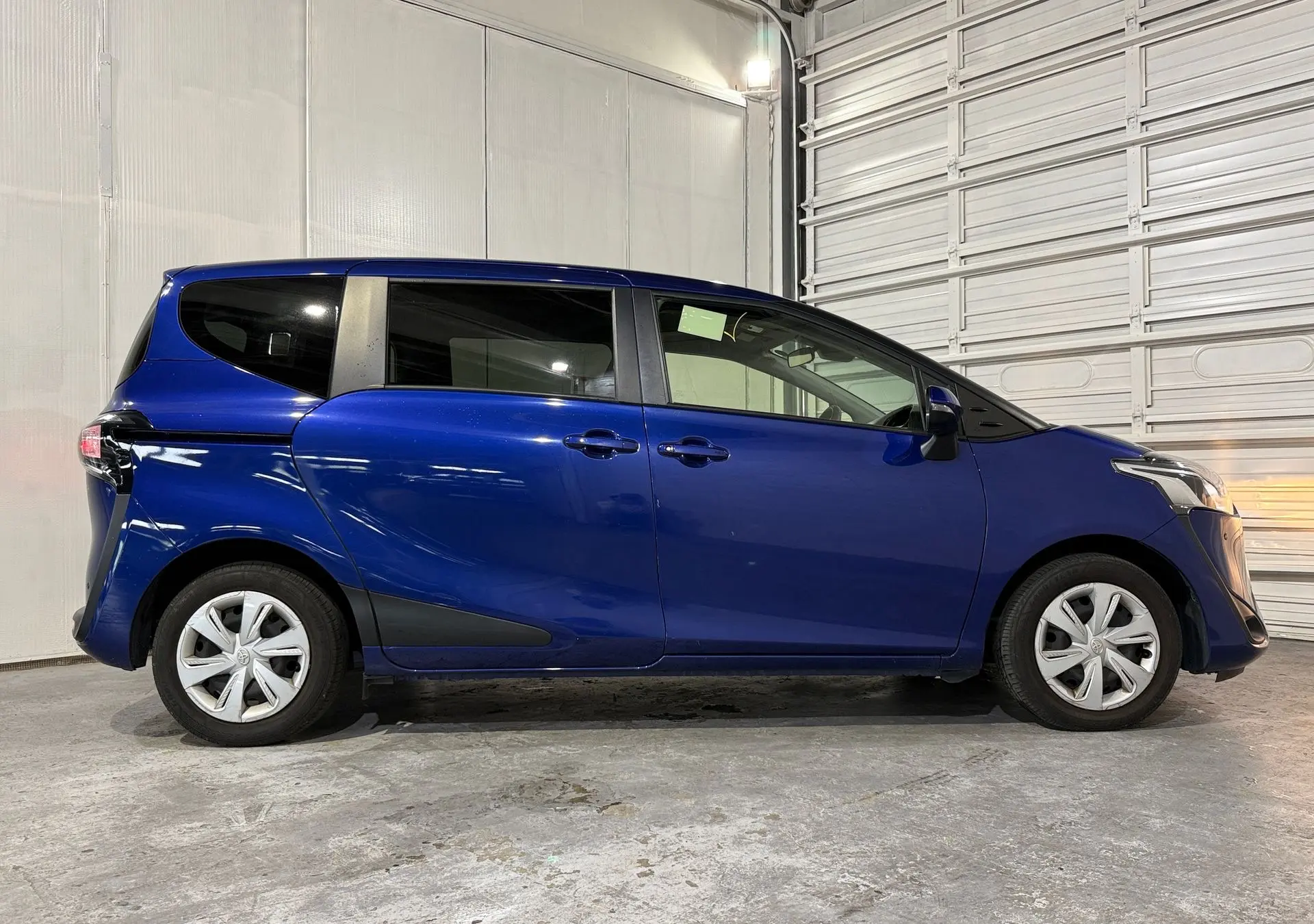 🔖 TOYOTA SIENTA