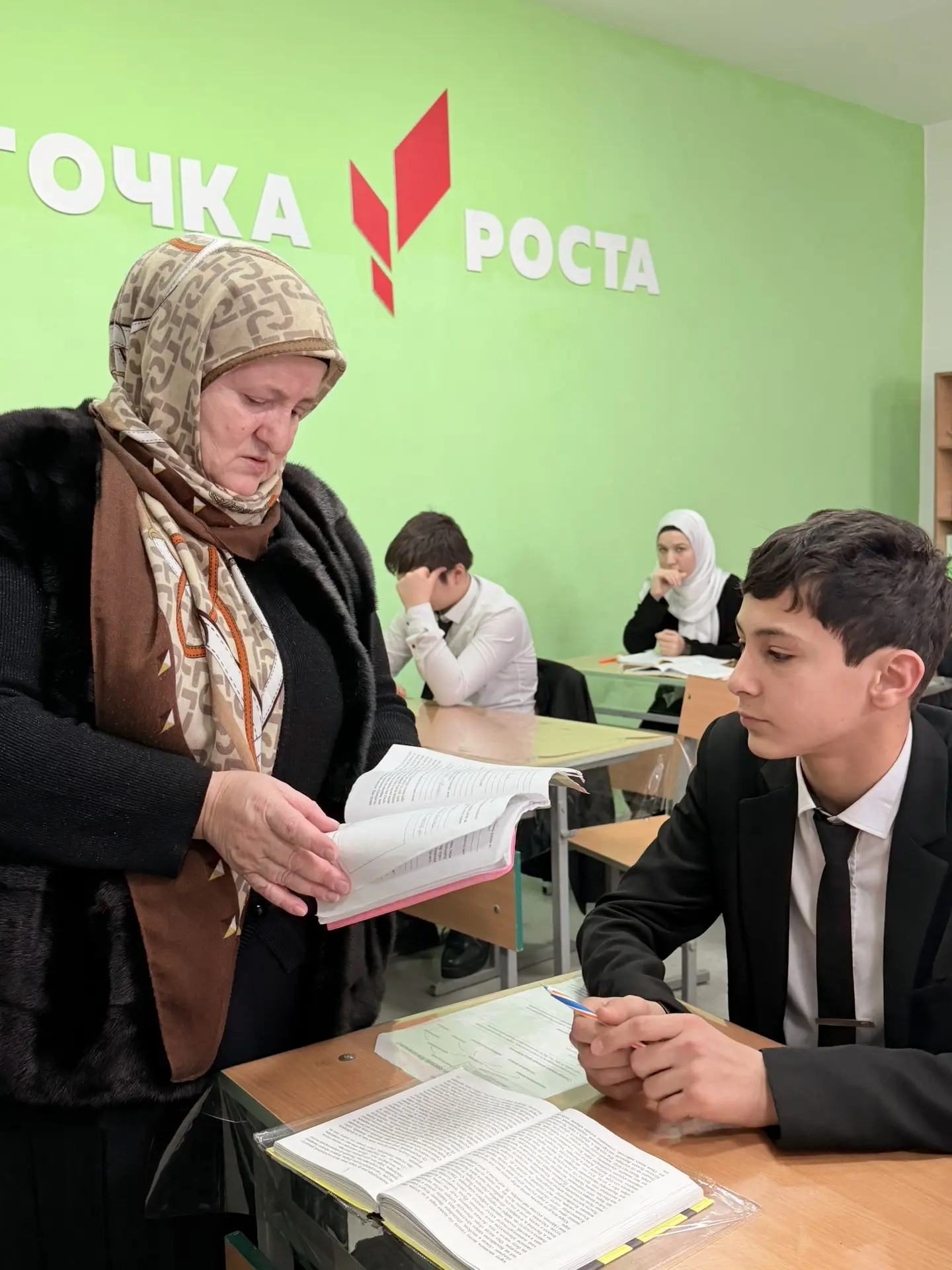 Ежедневный контроль учебно-воспитательного процесса в школе администрацией: проверка посещаемости, н